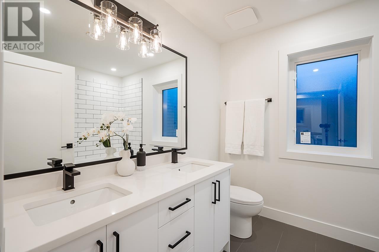 Listing Picture 17 of 39 : 1 1275 ROSSLAND STREET, Vancouver / 溫哥華 - 魯藝地產 Yvonne Lu Group - MLS Medallion Club Member