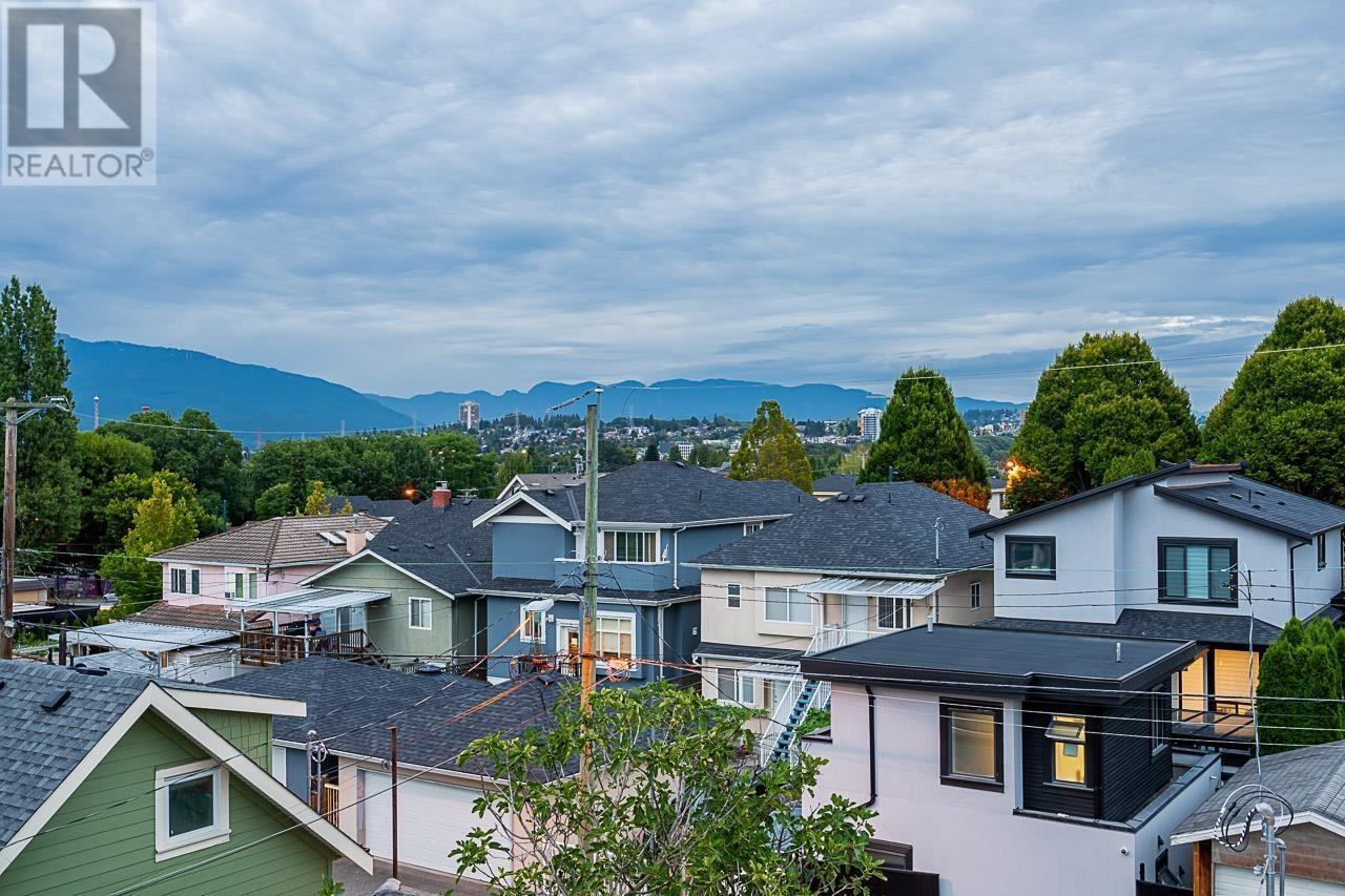 Listing Picture 27 of 39 : 1 1275 ROSSLAND STREET, Vancouver / 溫哥華 - 魯藝地產 Yvonne Lu Group - MLS Medallion Club Member