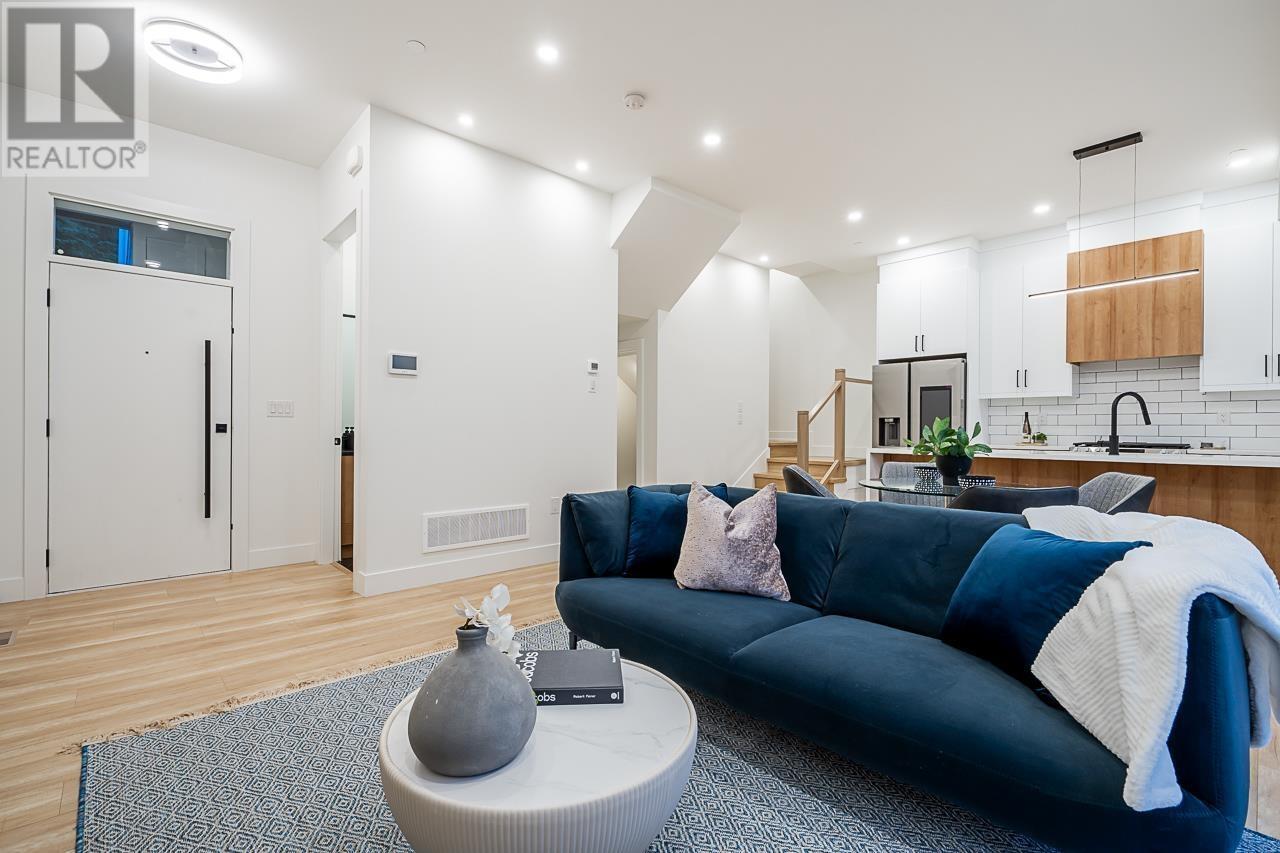 Listing Picture 3 of 39 : 1 1275 ROSSLAND STREET, Vancouver / 溫哥華 - 魯藝地產 Yvonne Lu Group - MLS Medallion Club Member