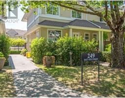 11 249 E 4TH STREET, North Vancouver, British Columbia