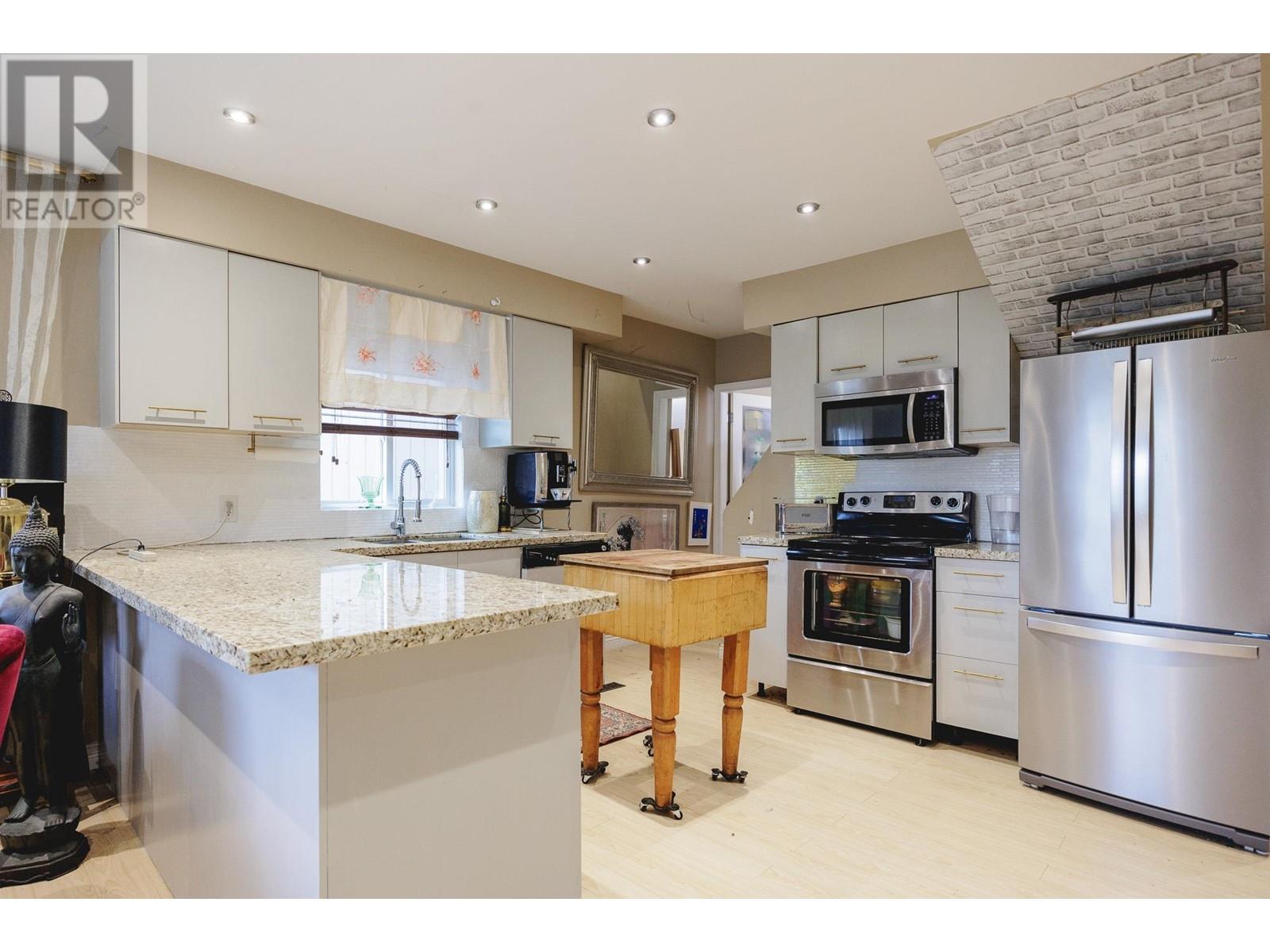 Property at 555 EAST COLUMBIA STREET image 1