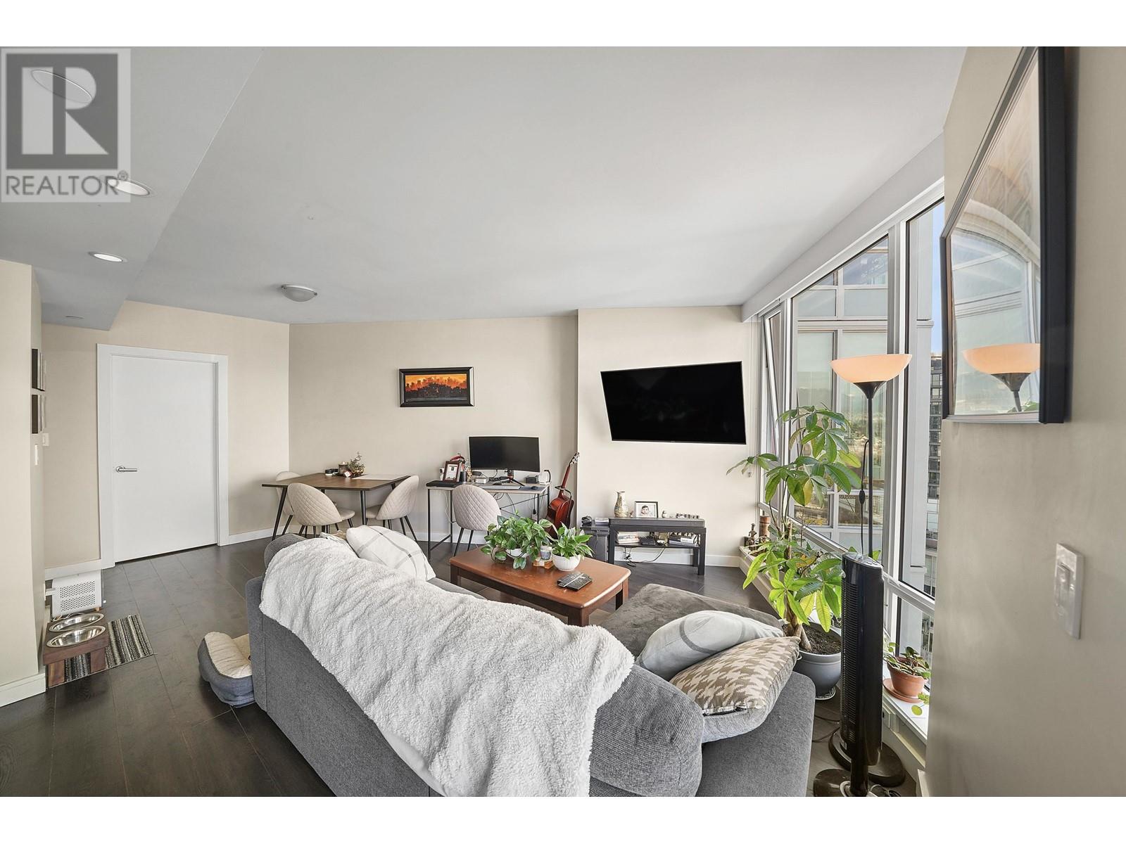 Listing Picture 4 of 28 : 1915 1618 QUEBEC STREET, Vancouver / 溫哥華 - 魯藝地產 Yvonne Lu Group - MLS Medallion Club Member