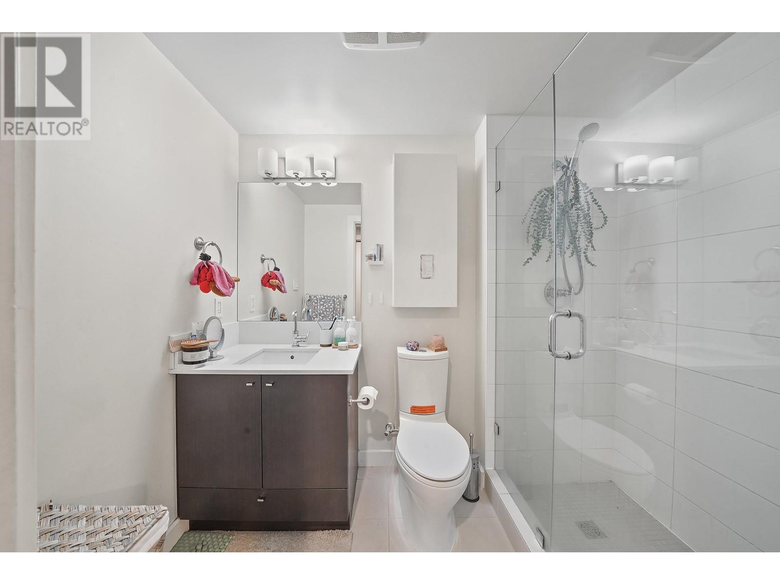 Listing Picture 11 of 28 : 1915 1618 QUEBEC STREET, Vancouver / 溫哥華 - 魯藝地產 Yvonne Lu Group - MLS Medallion Club Member