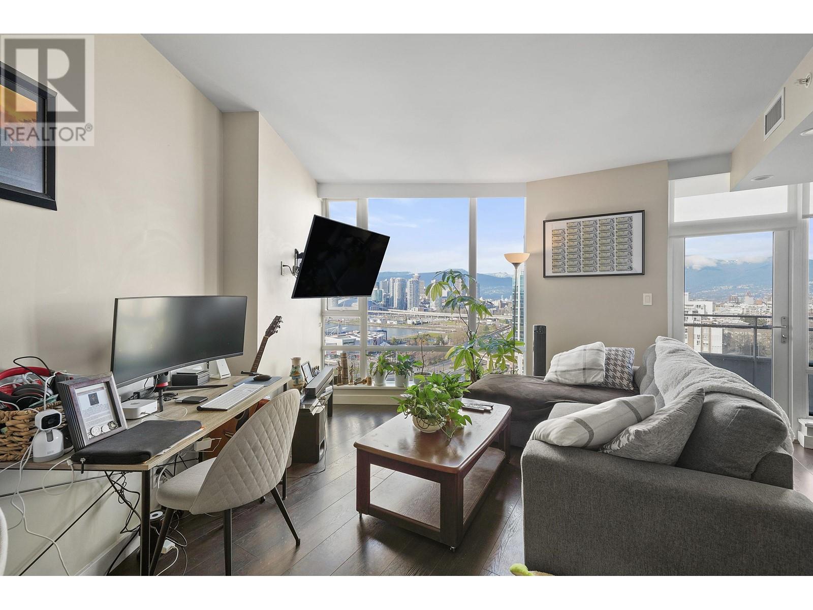 Listing Picture 3 of 28 : 1915 1618 QUEBEC STREET, Vancouver / 溫哥華 - 魯藝地產 Yvonne Lu Group - MLS Medallion Club Member