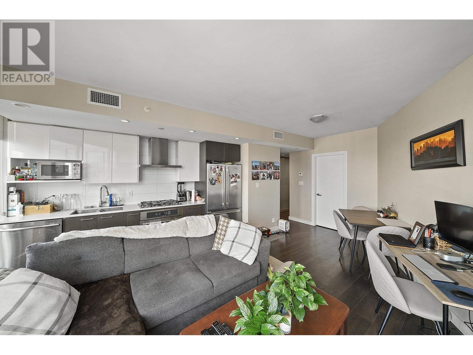 Listing Picture 2 of 28 : 1915 1618 QUEBEC STREET, Vancouver / 溫哥華 - 魯藝地產 Yvonne Lu Group - MLS Medallion Club Member