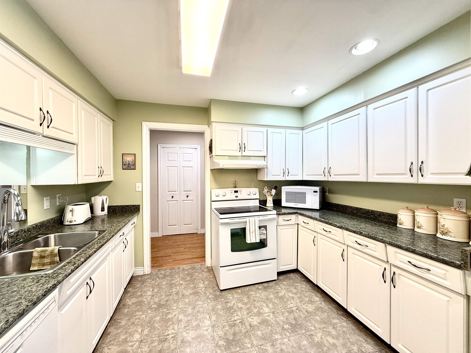 Property at 204 32040 PEARDONVILLE ROAD image 3