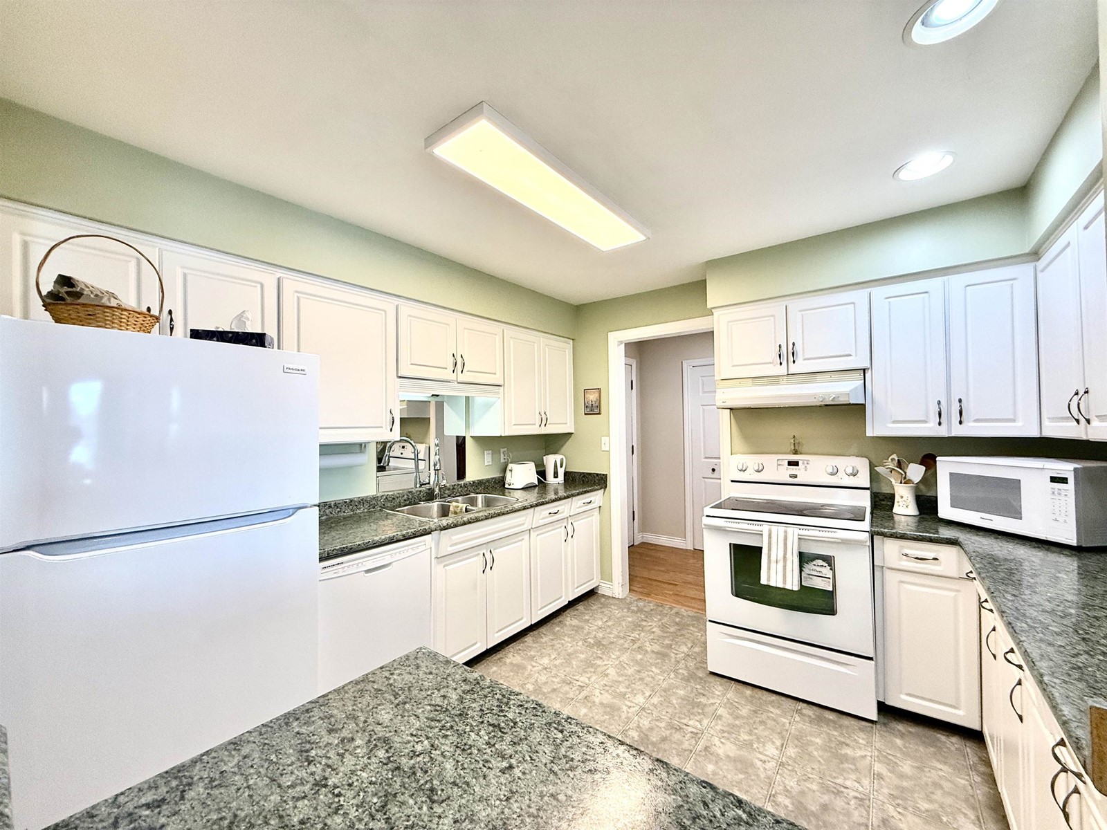 Property at 204 32040 PEARDONVILLE ROAD image 4