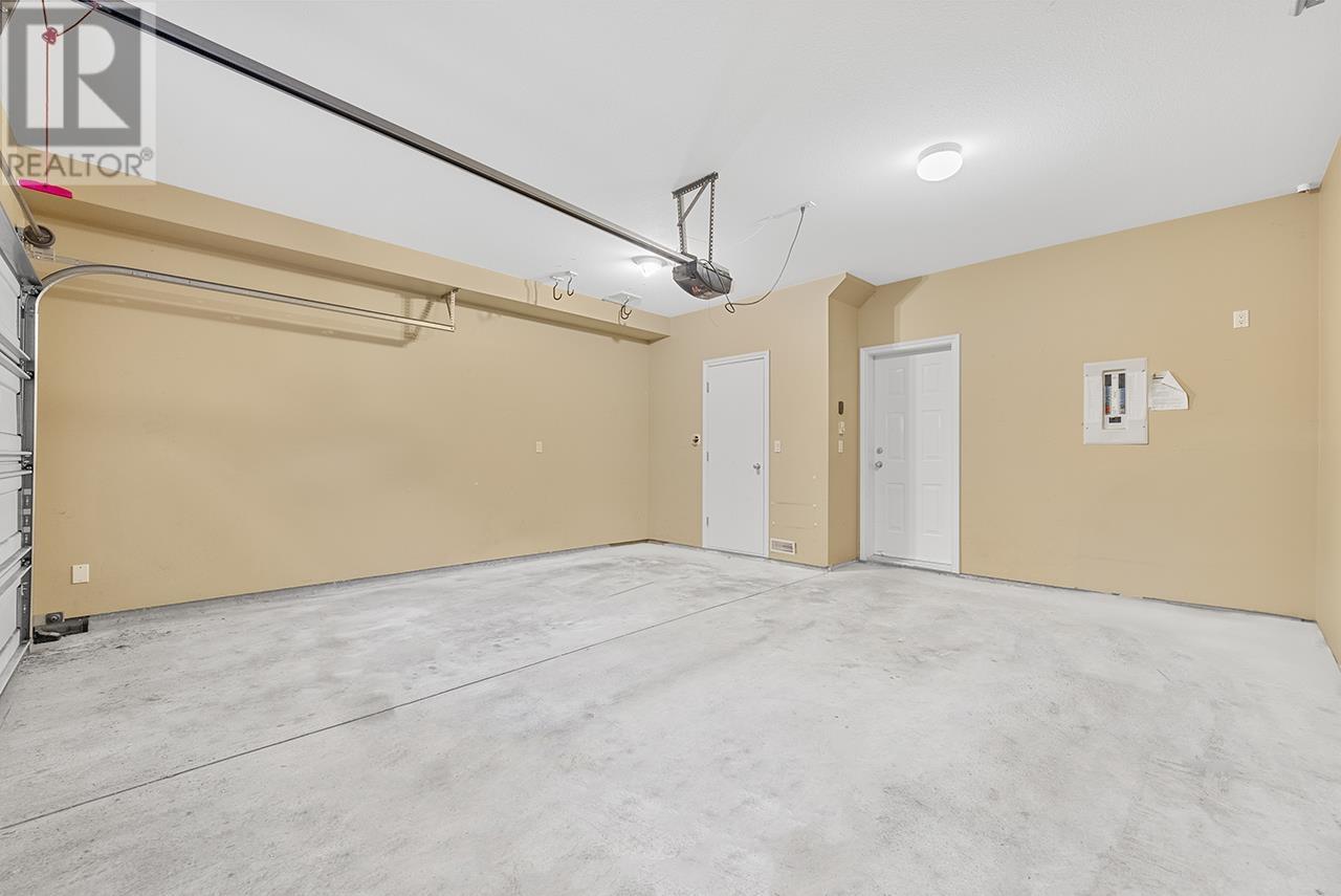 Listing Picture 24 of 27 : 1 8311 NO. 2 ROAD, Richmond / 烈治文 - 魯藝地產 Yvonne Lu Group - MLS Medallion Club Member