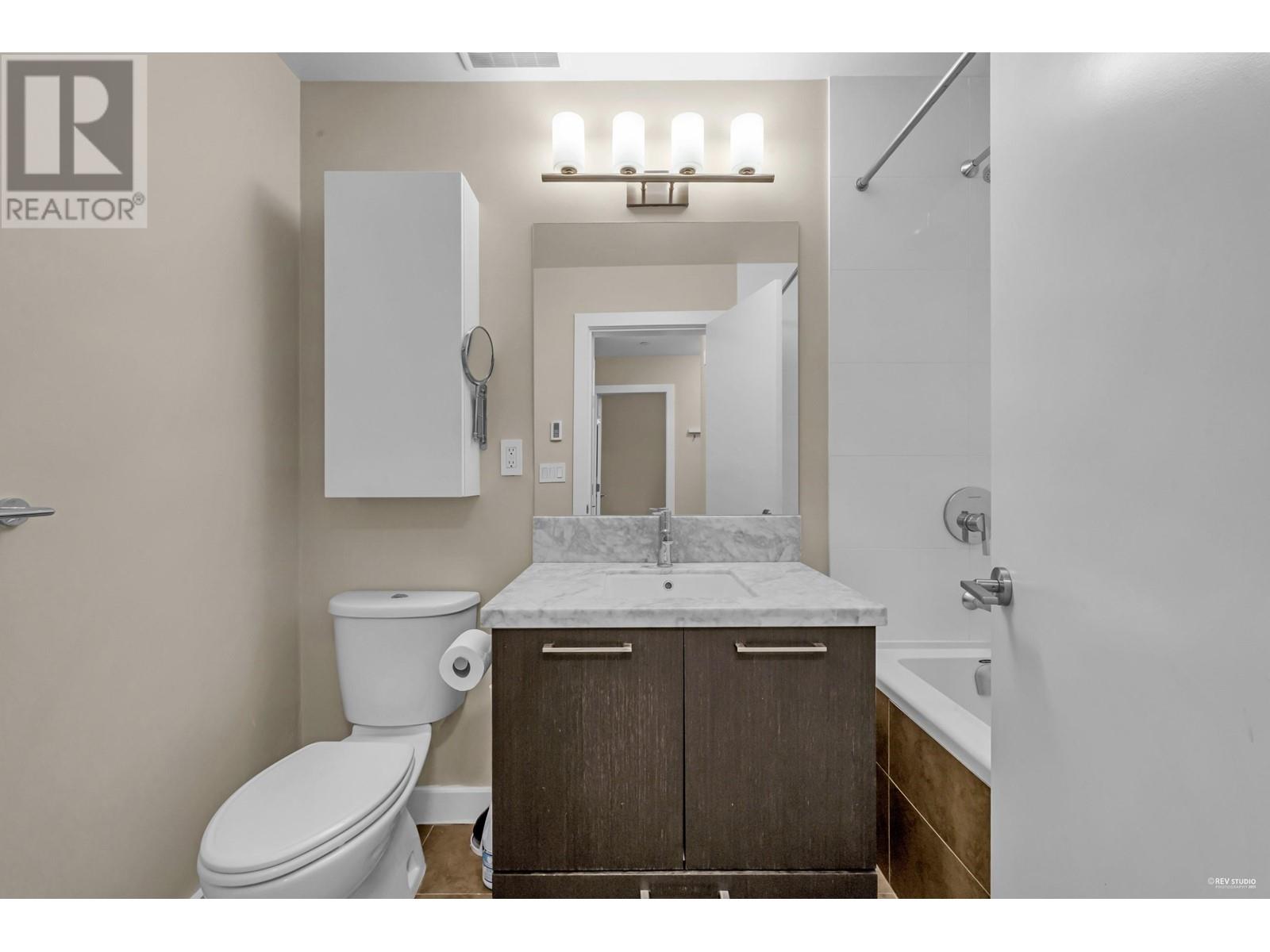 Listing Picture 11 of 31 : 305 5399 CEDARBRIDGE WAY, Richmond / 烈治文 - 魯藝地產 Yvonne Lu Group - MLS Medallion Club Member