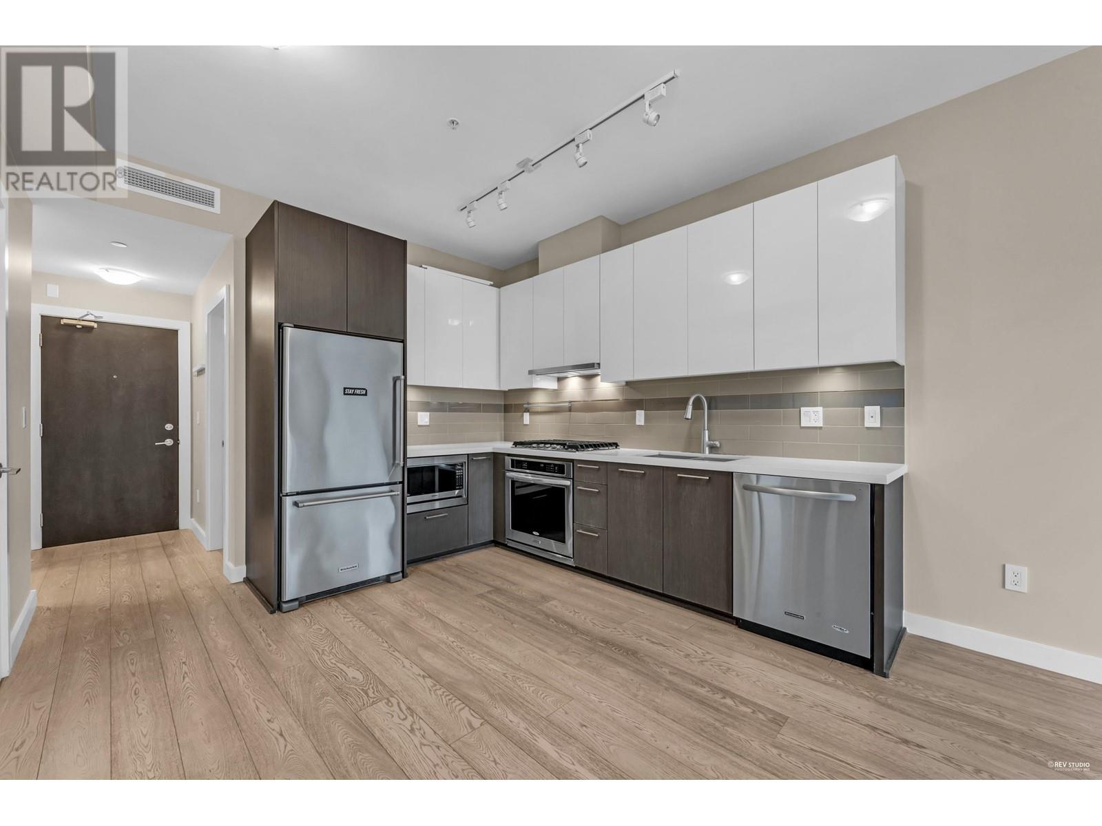 Listing Picture 15 of 31 : 305 5399 CEDARBRIDGE WAY, Richmond / 烈治文 - 魯藝地產 Yvonne Lu Group - MLS Medallion Club Member