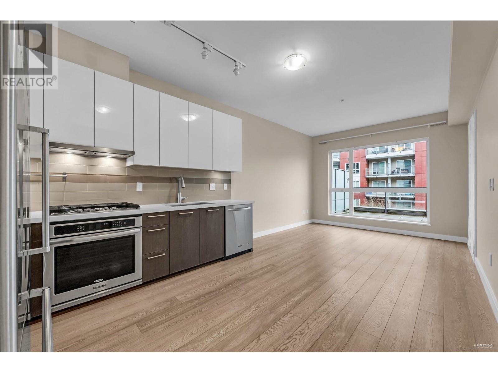 Listing Picture 13 of 31 : 305 5399 CEDARBRIDGE WAY, Richmond / 烈治文 - 魯藝地產 Yvonne Lu Group - MLS Medallion Club Member