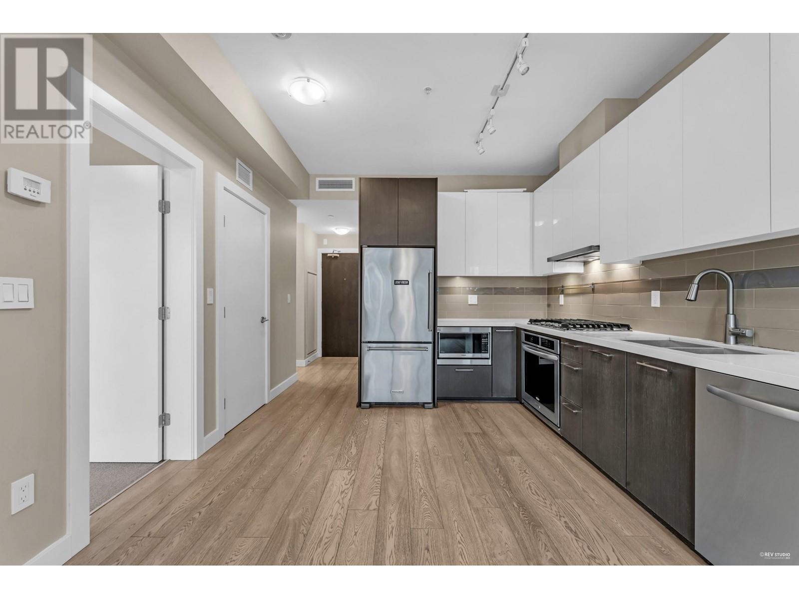 Listing Picture 16 of 31 : 305 5399 CEDARBRIDGE WAY, Richmond / 烈治文 - 魯藝地產 Yvonne Lu Group - MLS Medallion Club Member