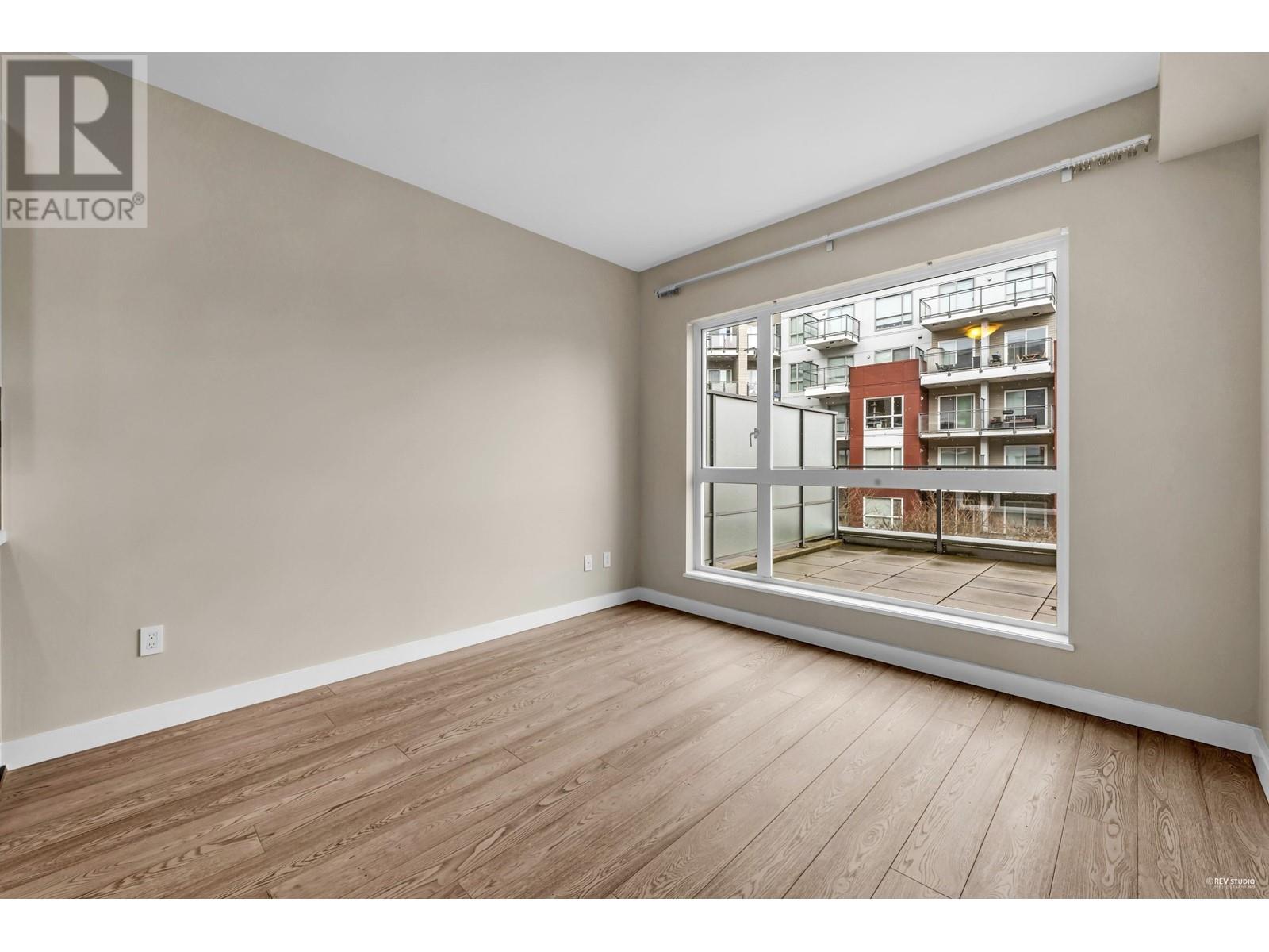 Listing Picture 18 of 31 : 305 5399 CEDARBRIDGE WAY, Richmond / 烈治文 - 魯藝地產 Yvonne Lu Group - MLS Medallion Club Member