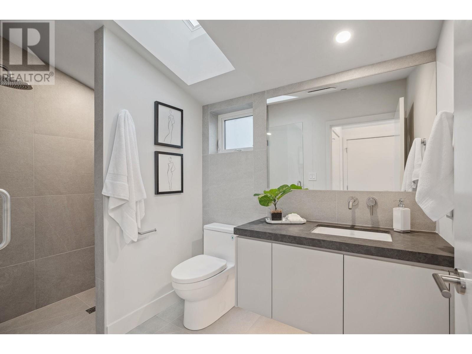 Listing Picture 19 of 38 : 1 638 E 46TH AVENUE, Vancouver / 溫哥華 - 魯藝地產 Yvonne Lu Group - MLS Medallion Club Member