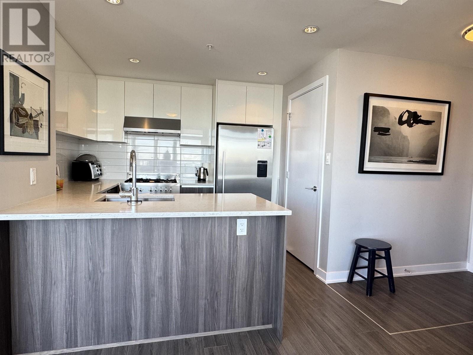 Listing Picture 5 of 20 : 3503 4900 LENNOX LANE, Burnaby / 本拿比 - 魯藝地產 Yvonne Lu Group - MLS Medallion Club Member