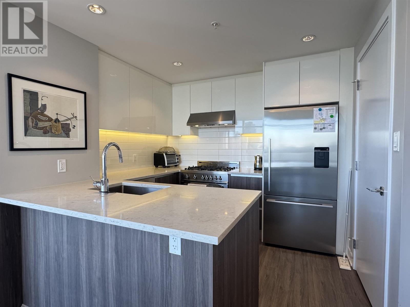 Listing Picture 4 of 20 : 3503 4900 LENNOX LANE, Burnaby / 本拿比 - 魯藝地產 Yvonne Lu Group - MLS Medallion Club Member