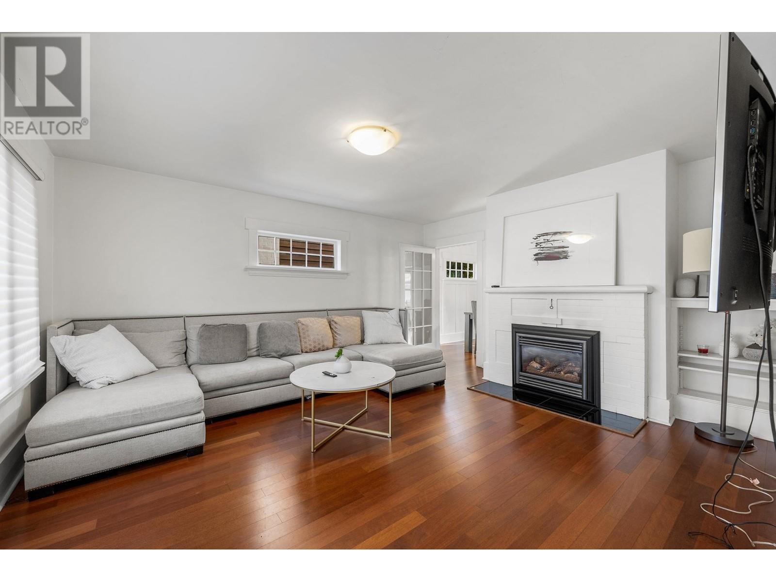 Listing Picture 10 of 22 : 3276 W 21ST AVENUE, Vancouver / 溫哥華 - 魯藝地產 Yvonne Lu Group - MLS Medallion Club Member