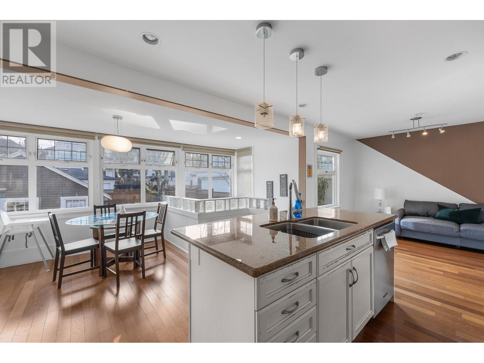 Listing Picture 6 of 22 : 3276 W 21ST AVENUE, Vancouver / 溫哥華 - 魯藝地產 Yvonne Lu Group - MLS Medallion Club Member