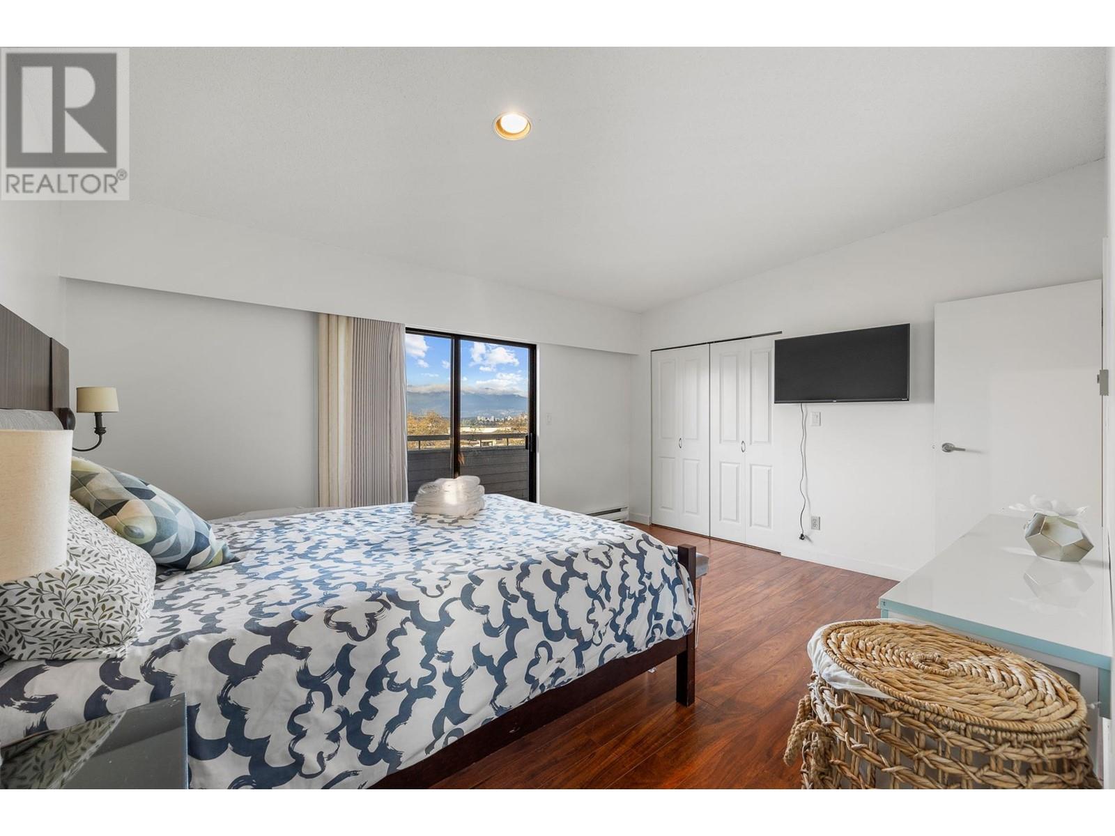 Listing Picture 16 of 22 : 3276 W 21ST AVENUE, Vancouver / 溫哥華 - 魯藝地產 Yvonne Lu Group - MLS Medallion Club Member