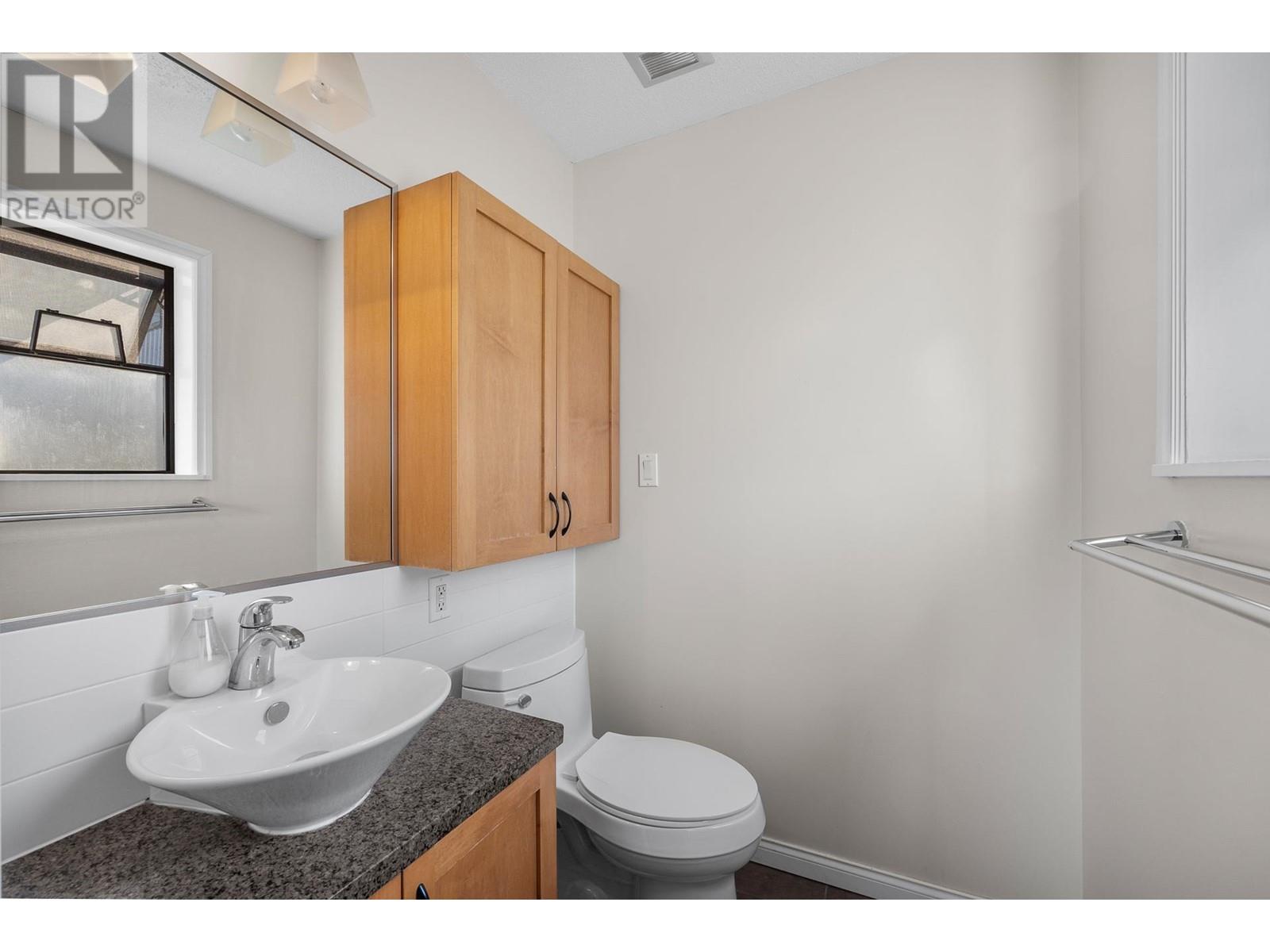 Listing Picture 17 of 22 : 3276 W 21ST AVENUE, Vancouver / 溫哥華 - 魯藝地產 Yvonne Lu Group - MLS Medallion Club Member