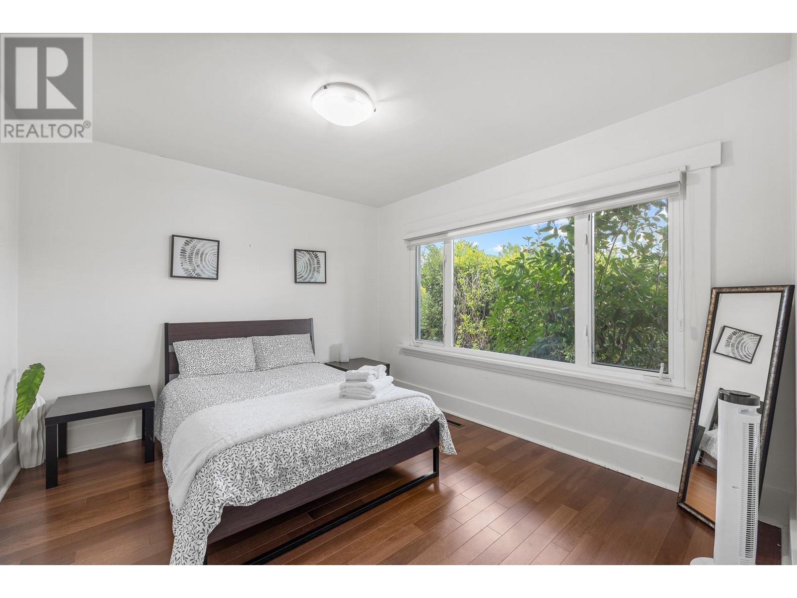 Listing Picture 13 of 22 : 3276 W 21ST AVENUE, Vancouver / 溫哥華 - 魯藝地產 Yvonne Lu Group - MLS Medallion Club Member