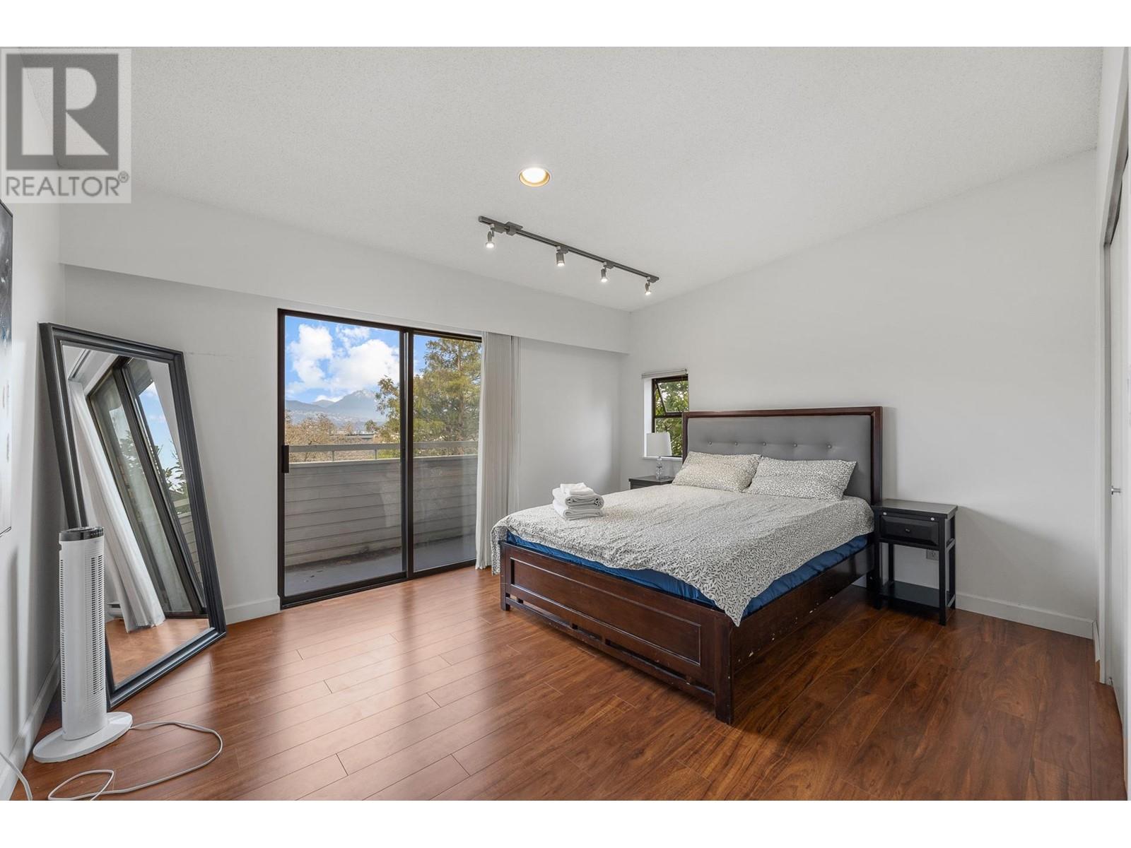 Listing Picture 18 of 22 : 3276 W 21ST AVENUE, Vancouver / 溫哥華 - 魯藝地產 Yvonne Lu Group - MLS Medallion Club Member