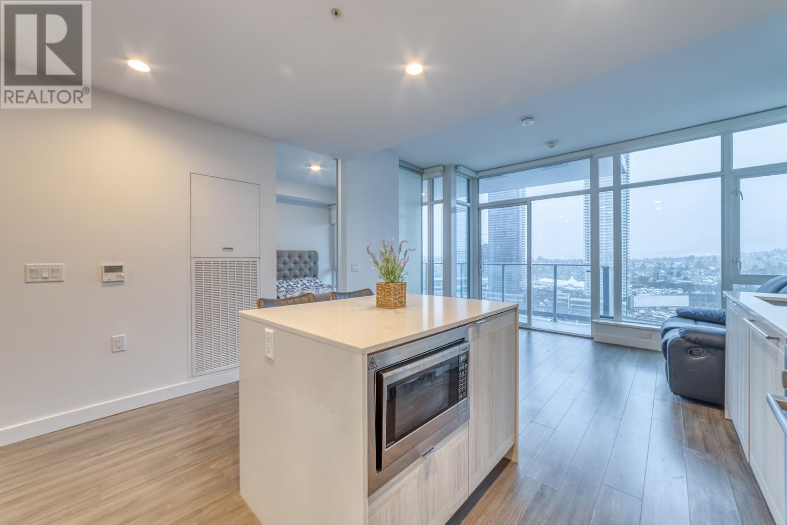 Listing Picture 4 of 18 : 3006 2311 BETA AVENUE, Burnaby / 本拿比 - 魯藝地產 Yvonne Lu Group - MLS Medallion Club Member