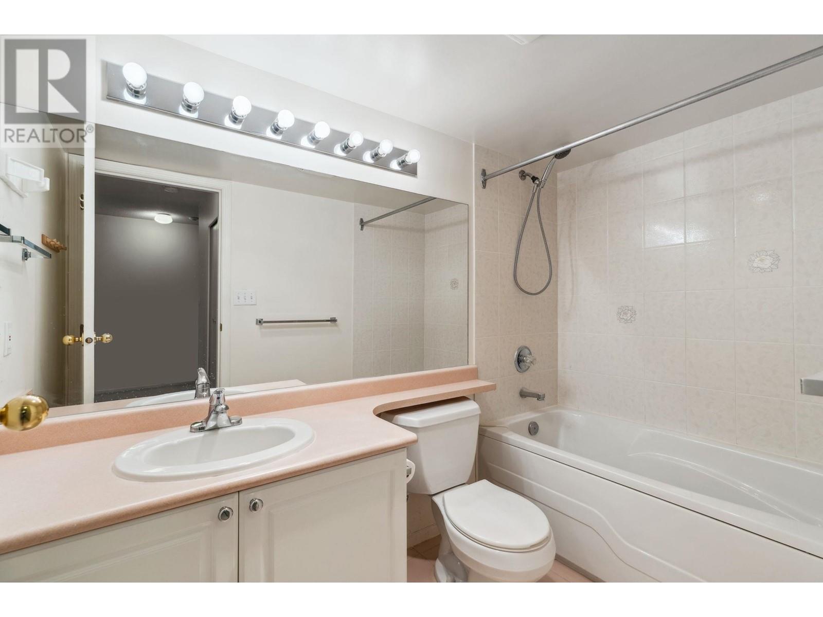 Listing Picture 16 of 35 : 1101 8280 WESTMINSTER HIGHWAY, Richmond / 烈治文 - 魯藝地產 Yvonne Lu Group - MLS Medallion Club Member