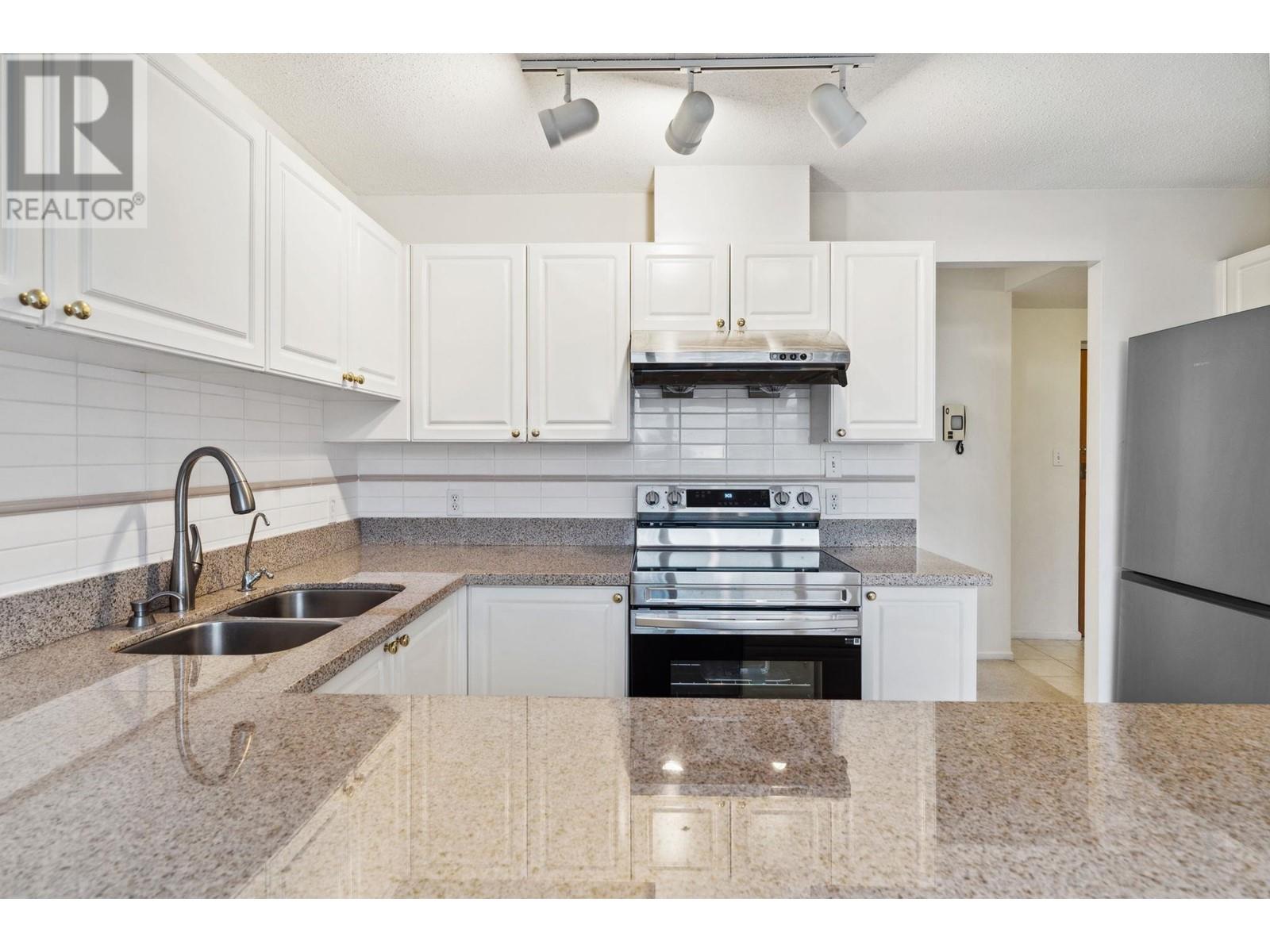 Listing Picture 6 of 35 : 1101 8280 WESTMINSTER HIGHWAY, Richmond / 烈治文 - 魯藝地產 Yvonne Lu Group - MLS Medallion Club Member