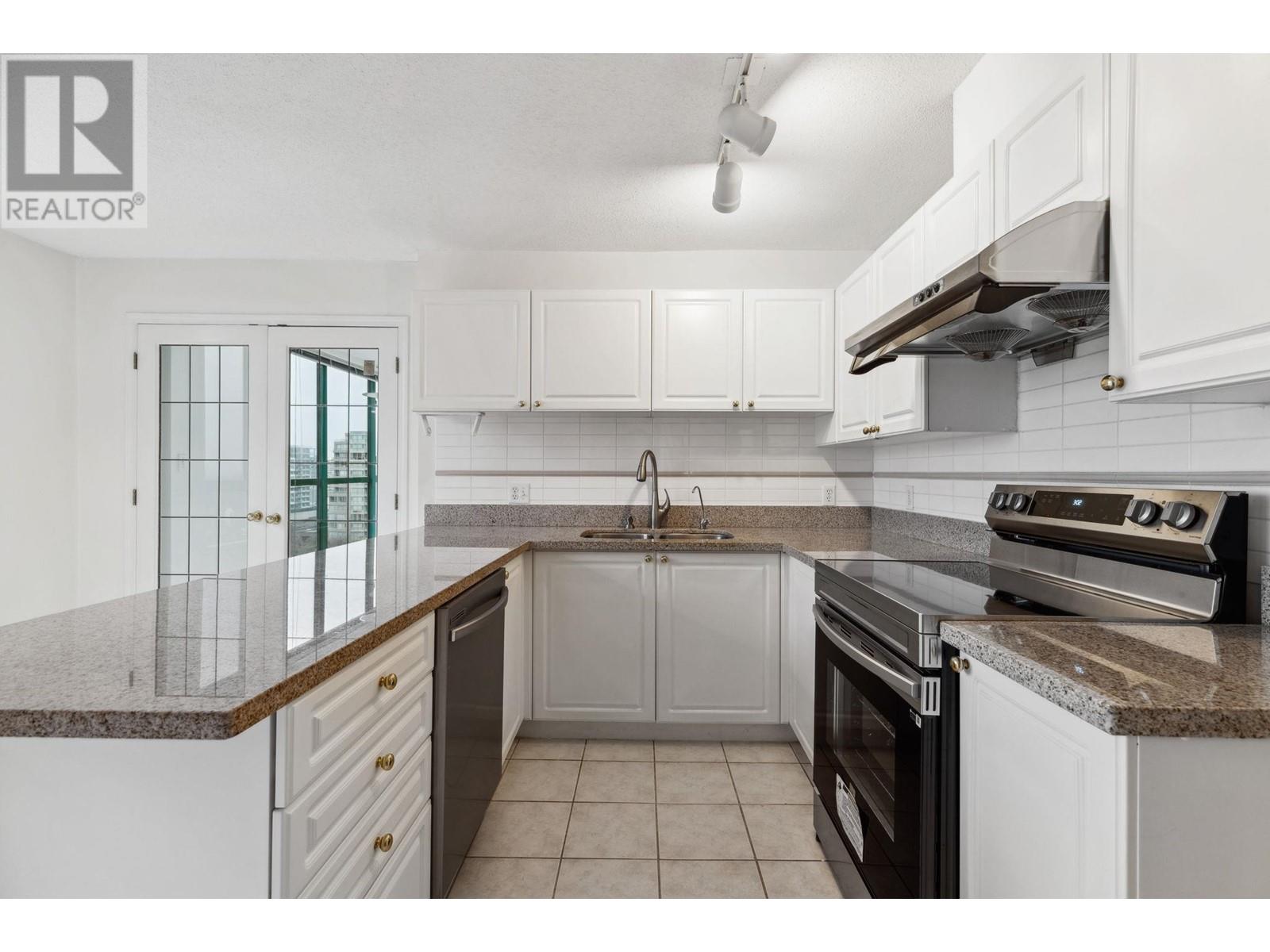 Listing Picture 4 of 35 : 1101 8280 WESTMINSTER HIGHWAY, Richmond / 烈治文 - 魯藝地產 Yvonne Lu Group - MLS Medallion Club Member