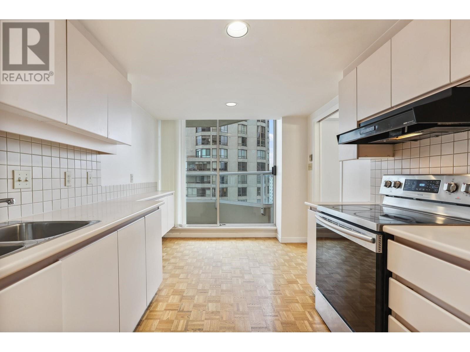 Listing Picture 10 of 25 : 1501 717 JERVIS STREET, Vancouver / 溫哥華 - 魯藝地產 Yvonne Lu Group - MLS Medallion Club Member