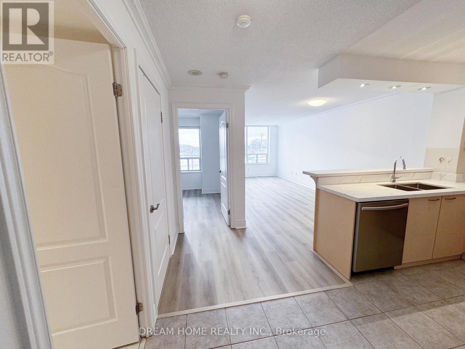 Property at 507 - 48 SUNCREST BOULEVARD image 2