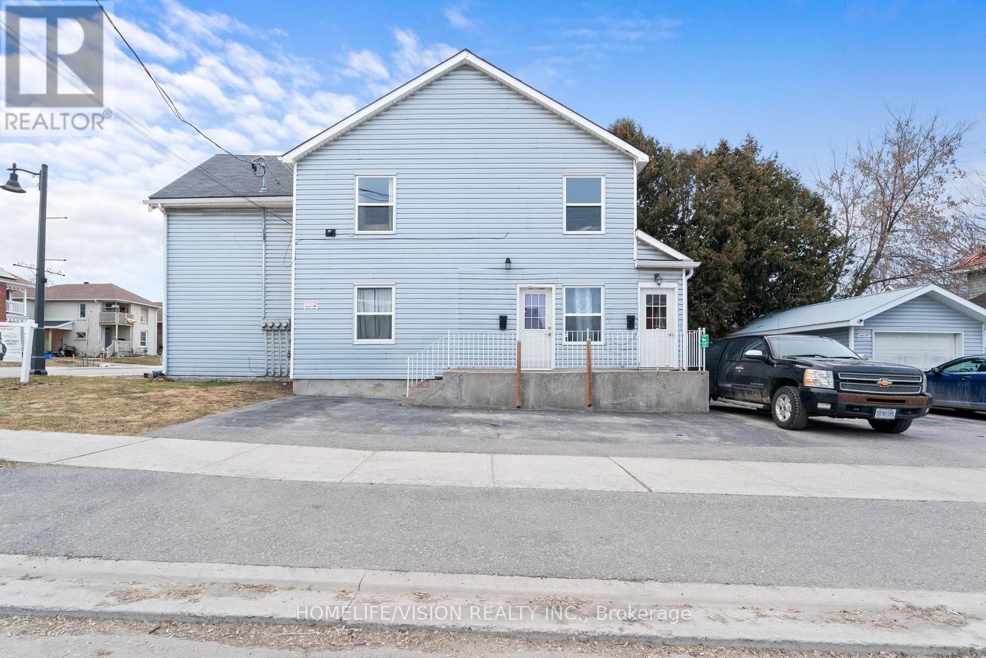 Property at 78 FRONT STREET S image 3