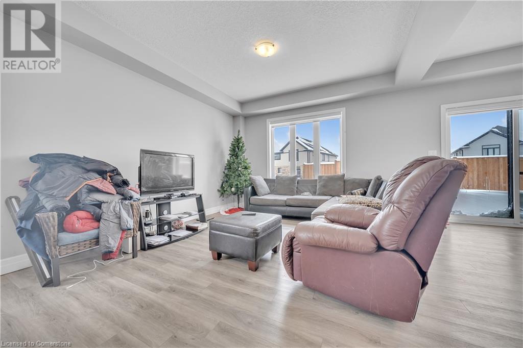 154 Otterbein Road, Kitchener, Ontario  N2B 0A8 - Photo 14 - 40699820