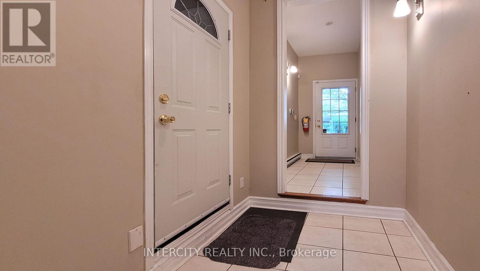 86 Lakeshore Road W, Oakville, Ontario  L6K 3A2 - Photo 11 - W11981991