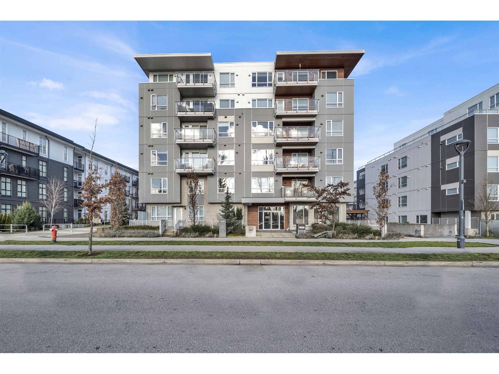 115 13963 105 BOULEVARD, surrey, British Columbia