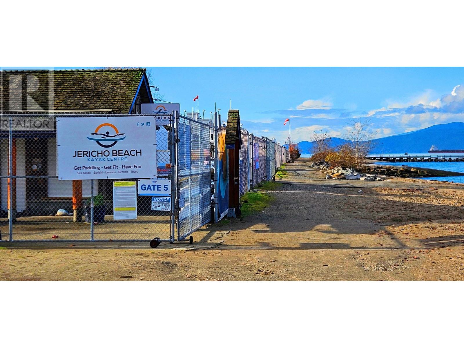 Listing Picture 10 of 20 : 4355 LOCARNO CRESCENT, Vancouver / 溫哥華 - 魯藝地產 Yvonne Lu Group - MLS Medallion Club Member