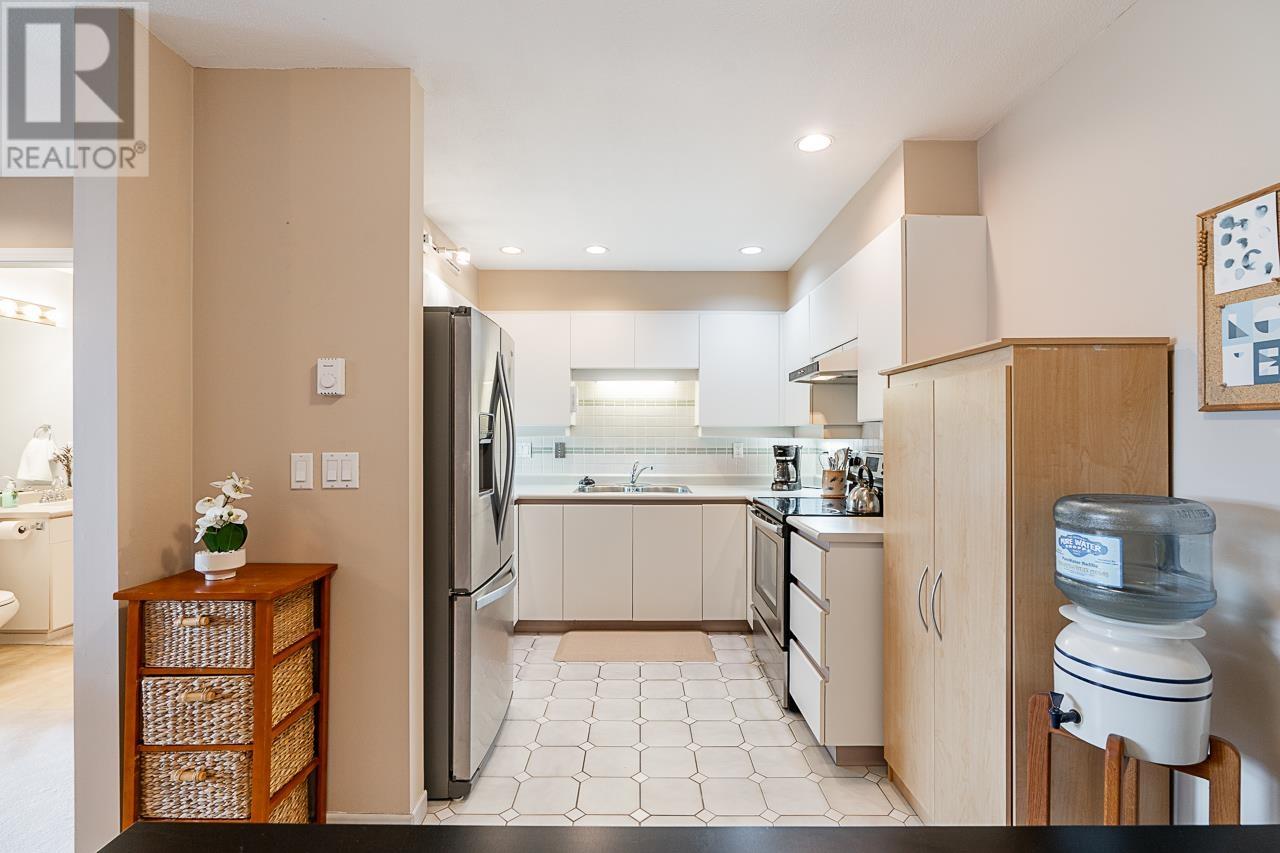 Listing Picture 9 of 28 : 317 12871 RAILWAY AVENUE, Richmond / 烈治文 - 魯藝地產 Yvonne Lu Group - MLS Medallion Club Member