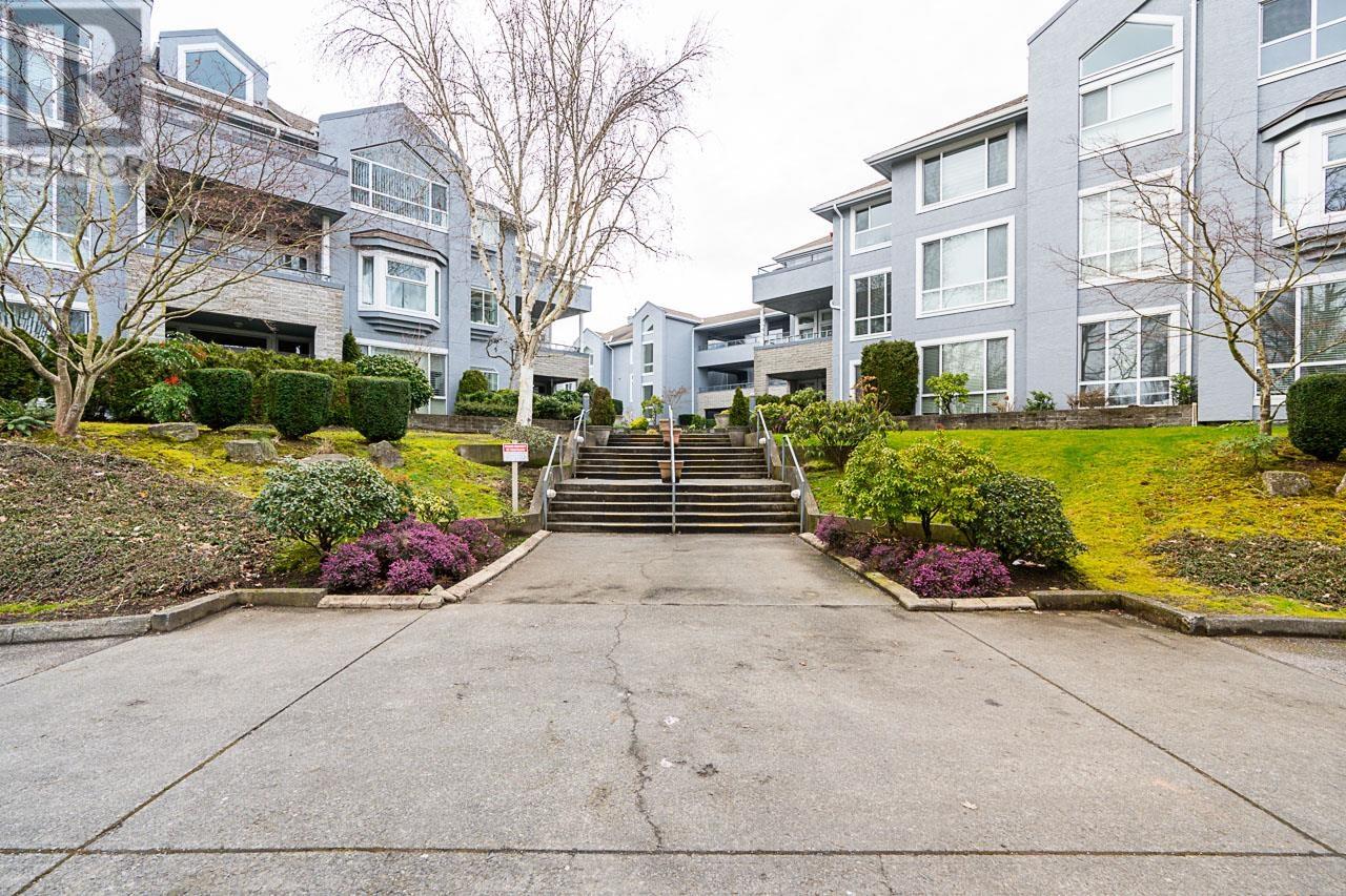Listing Picture 2 of 28 : 317 12871 RAILWAY AVENUE, Richmond / 烈治文 - 魯藝地產 Yvonne Lu Group - MLS Medallion Club Member