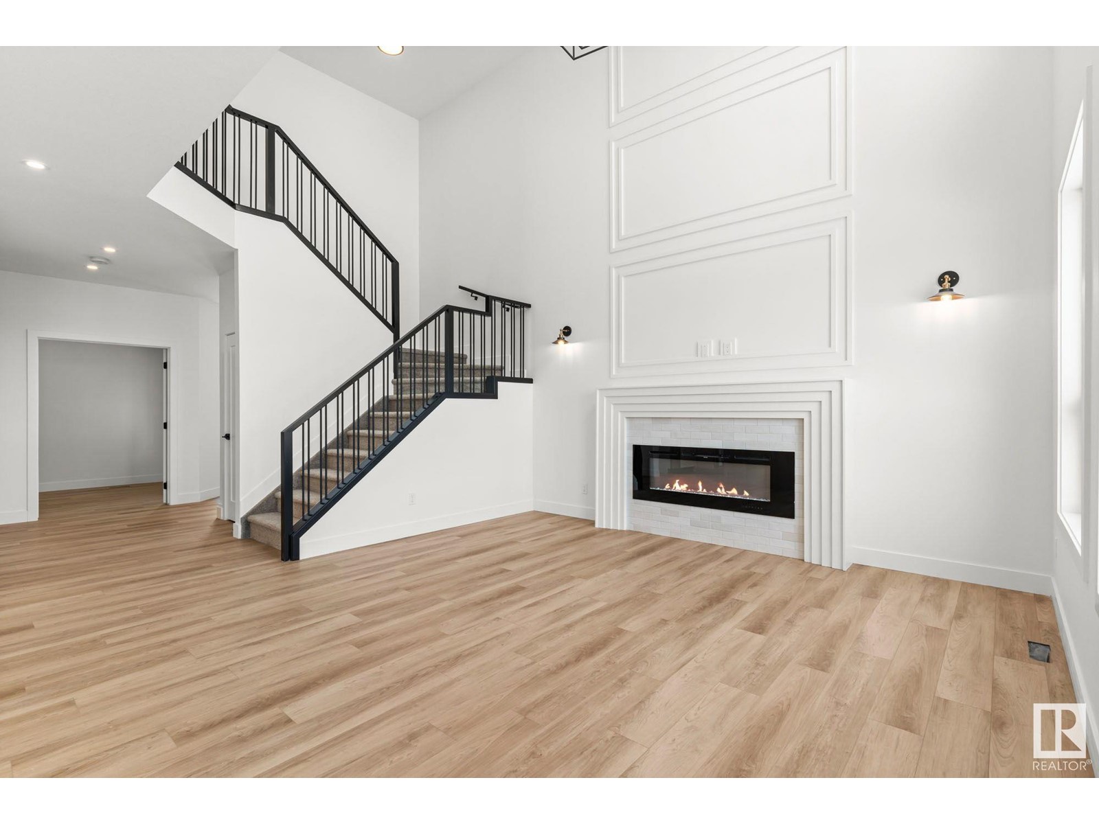 Property at 32 AVONLEA WY image 1