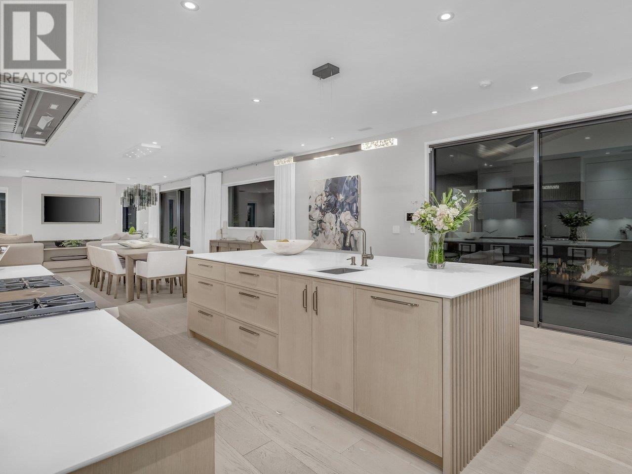 960 Essex Road, North Vancouver, British Columbia  V7R 1V9 - Photo 11 - R2956311