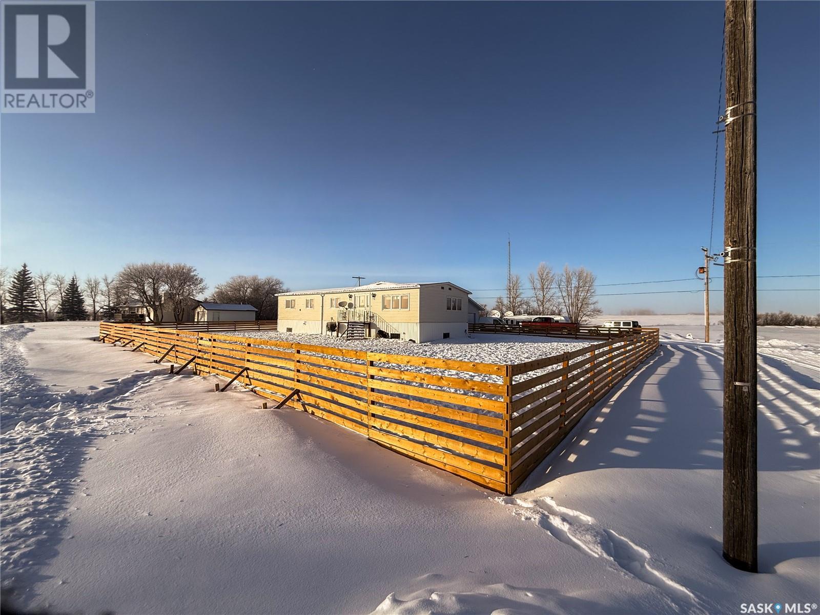 201 - 203 4th Avenue, Climax, Saskatchewan  S0N 0N0 - Photo 2 - SK996390