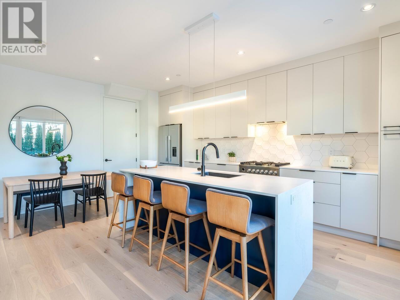 Listing Picture 2 of 30 : 904 E 37TH AVENUE, Vancouver / 溫哥華 - 魯藝地產 Yvonne Lu Group - MLS Medallion Club Member