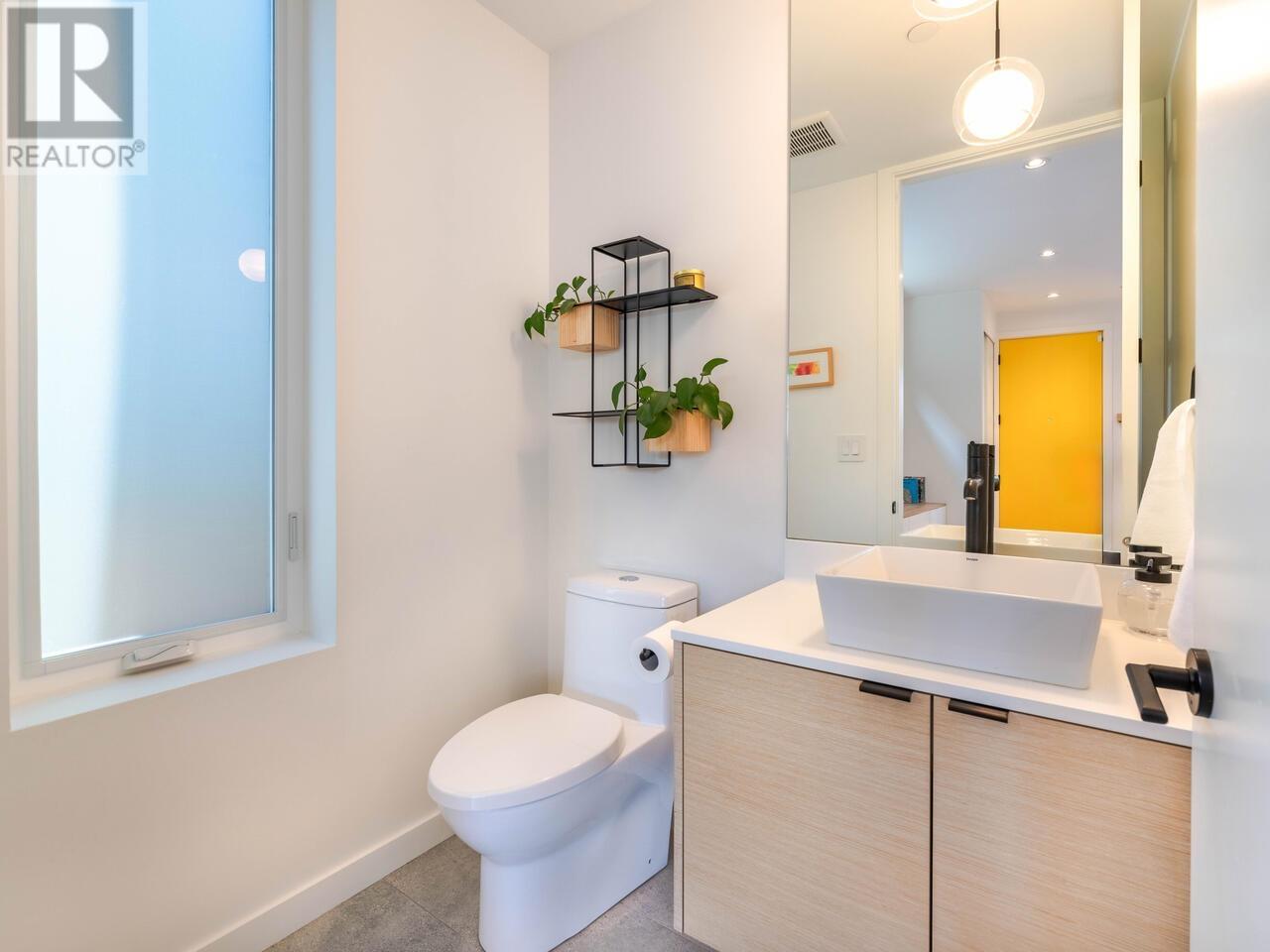 Listing Picture 9 of 30 : 904 E 37TH AVENUE, Vancouver / 溫哥華 - 魯藝地產 Yvonne Lu Group - MLS Medallion Club Member