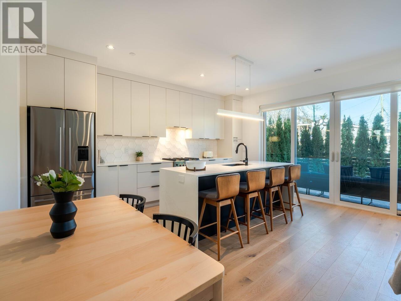 Listing Picture 6 of 30 : 904 E 37TH AVENUE, Vancouver / 溫哥華 - 魯藝地產 Yvonne Lu Group - MLS Medallion Club Member