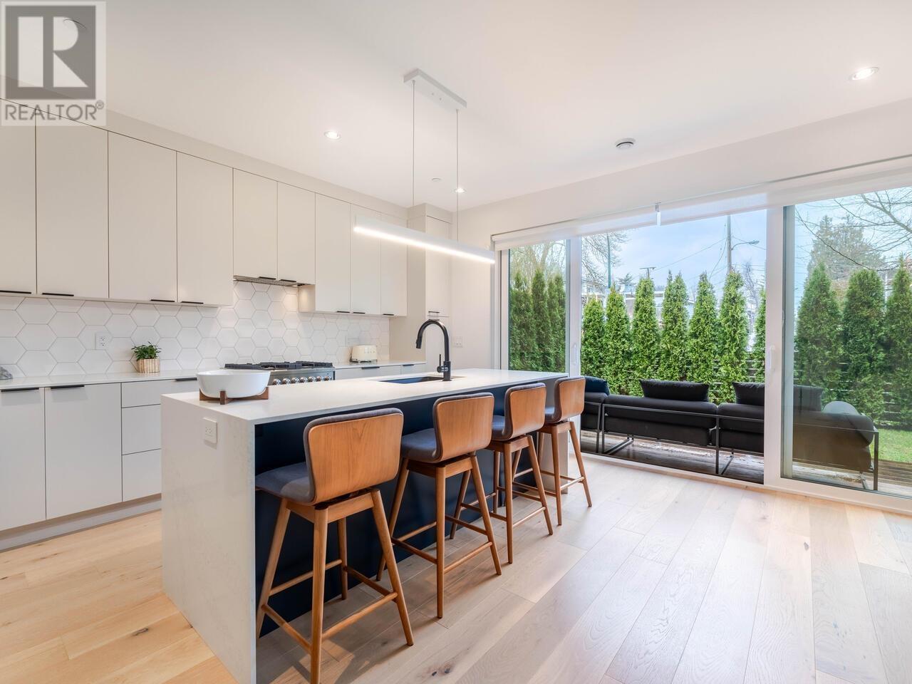 Listing Picture 3 of 30 : 904 E 37TH AVENUE, Vancouver / 溫哥華 - 魯藝地產 Yvonne Lu Group - MLS Medallion Club Member