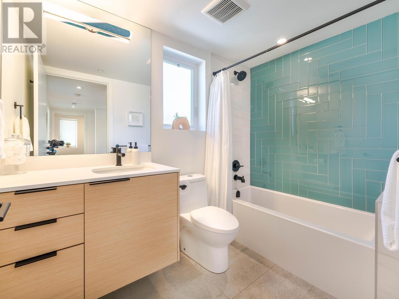 Listing Picture 15 of 30 : 904 E 37TH AVENUE, Vancouver / 溫哥華 - 魯藝地產 Yvonne Lu Group - MLS Medallion Club Member