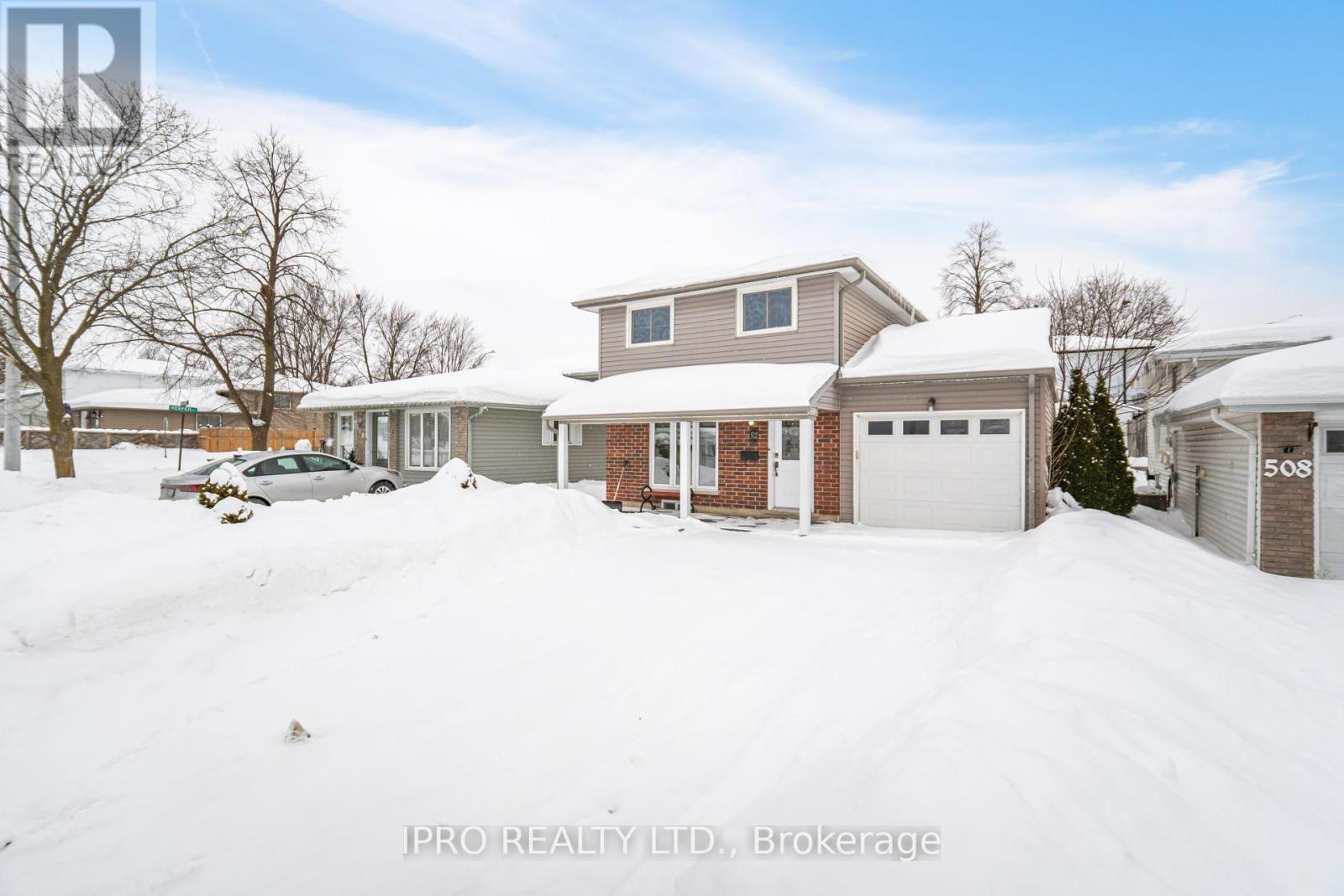 Property at 512 PINETREE CRESCENT image 4