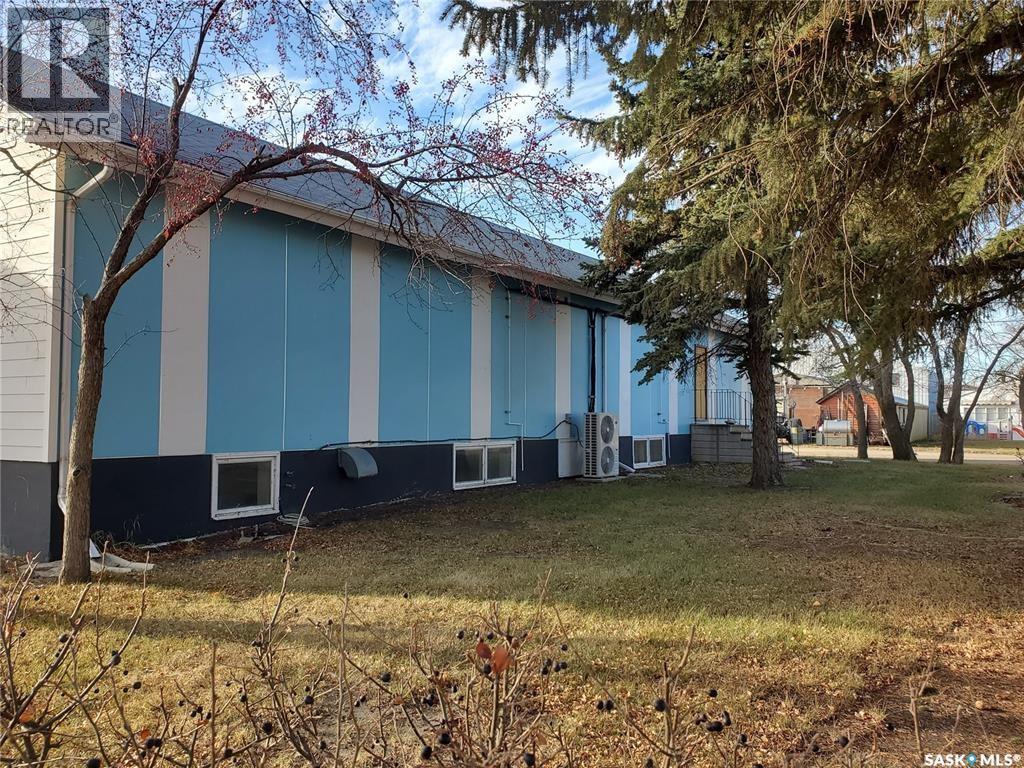 143 Aberdeen Street, Elbow, Saskatchewan  S0H 1J0 - Photo 3 - SK996359