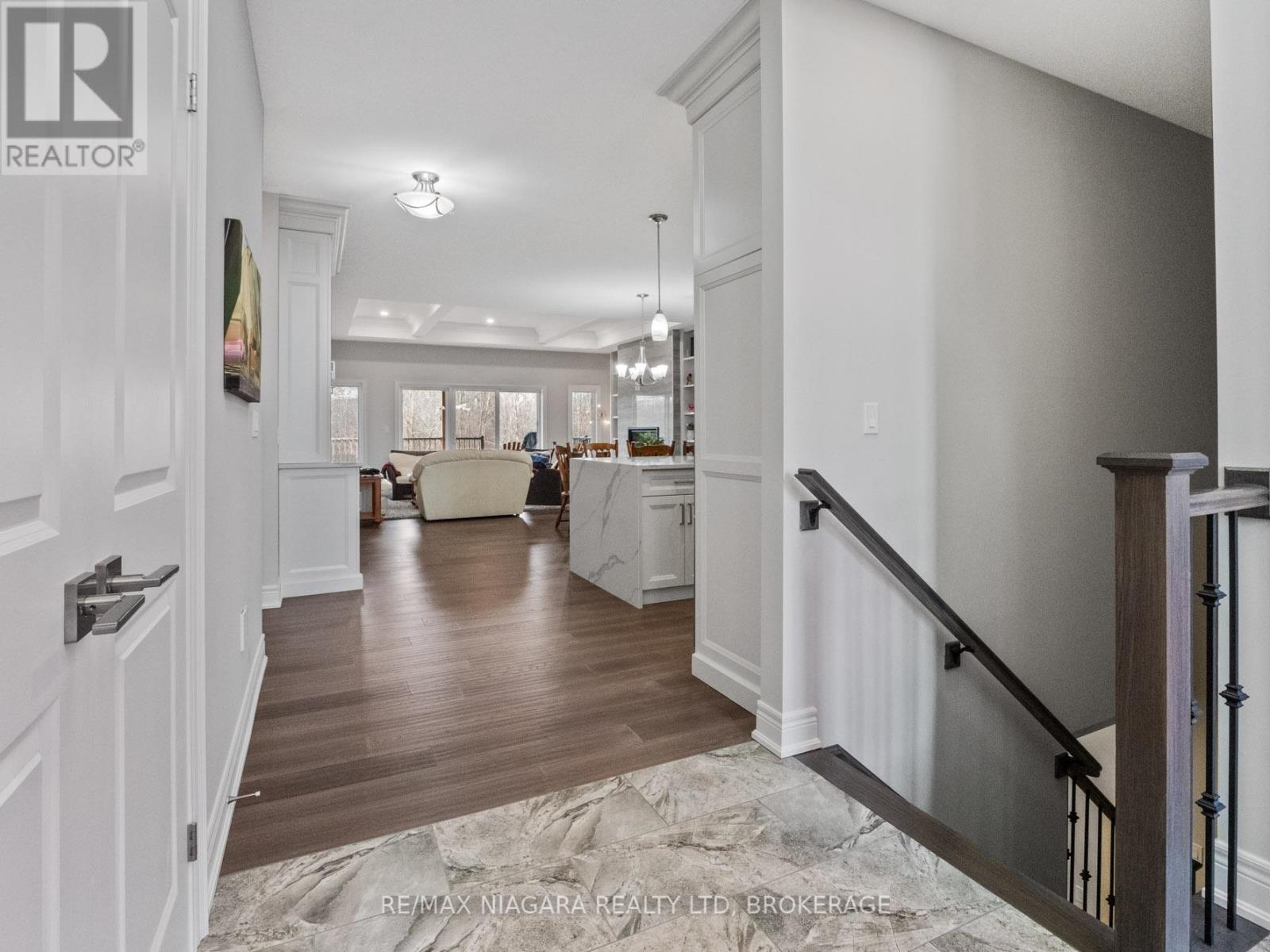 Property at 254 LANCASTER DRIVE image 4